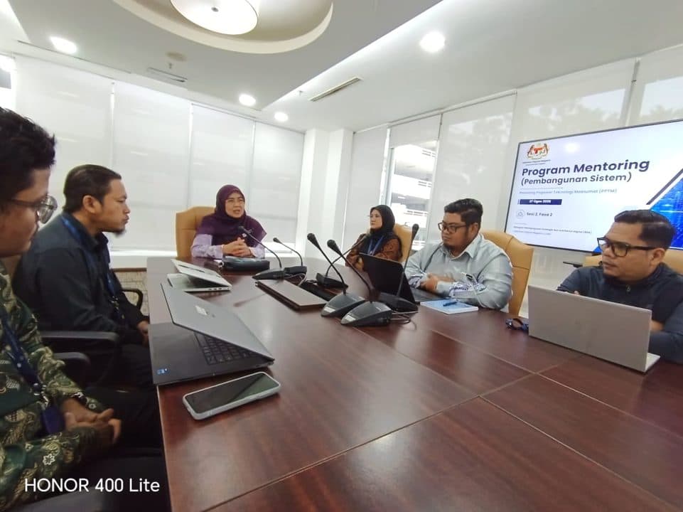 Sesi mentoring bersama peserta program