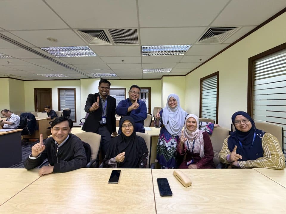 Kumpulan 1 dan mentor selepas sesi mentoring